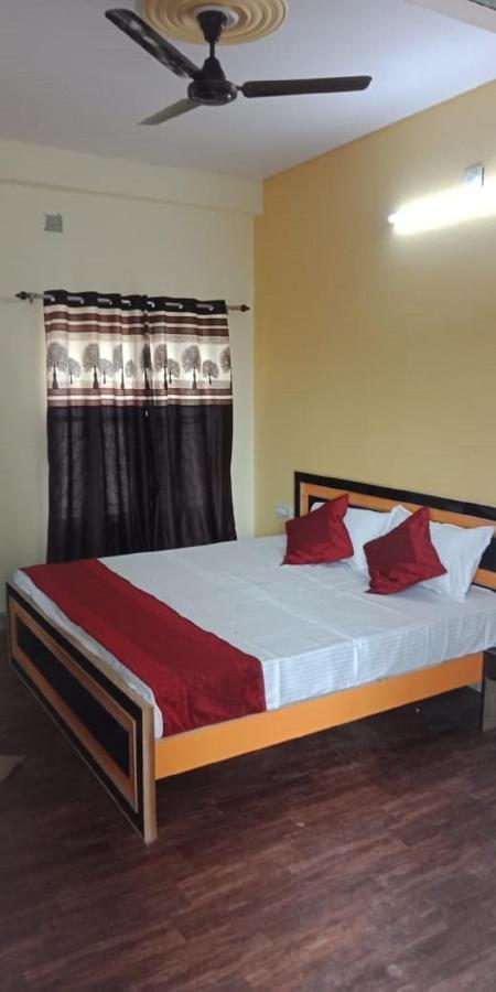 Varanasi Paradise Luaran gambar
