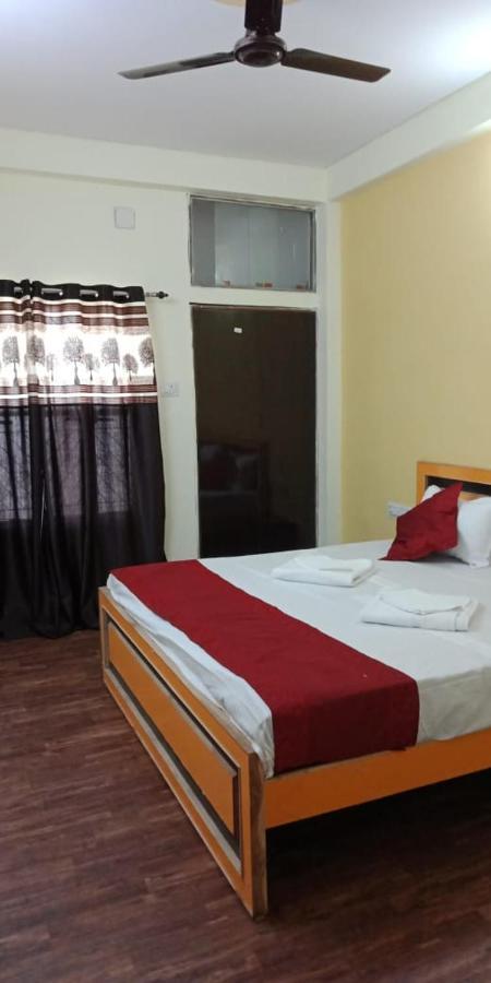 Varanasi Paradise Luaran gambar
